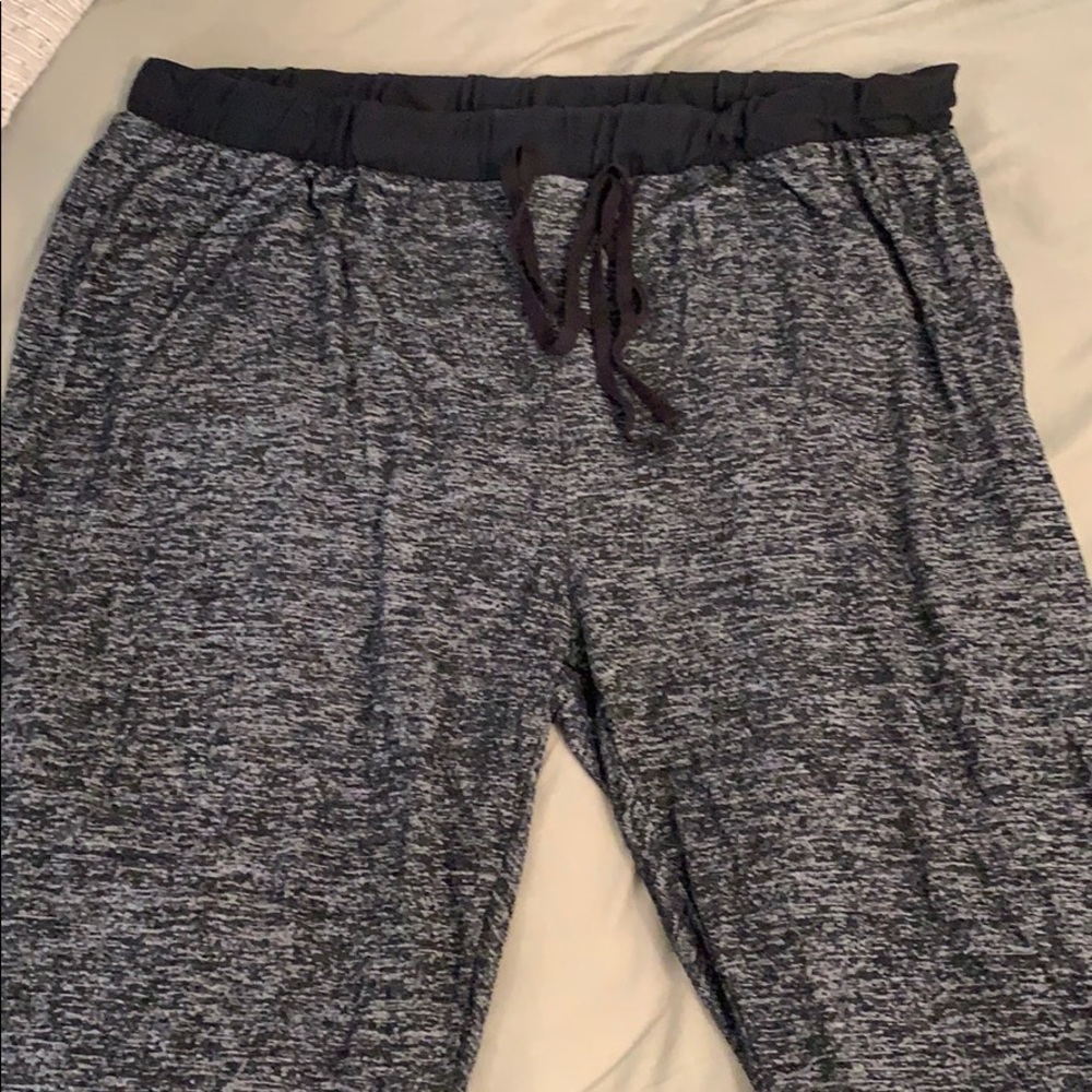 Grey/black joggers